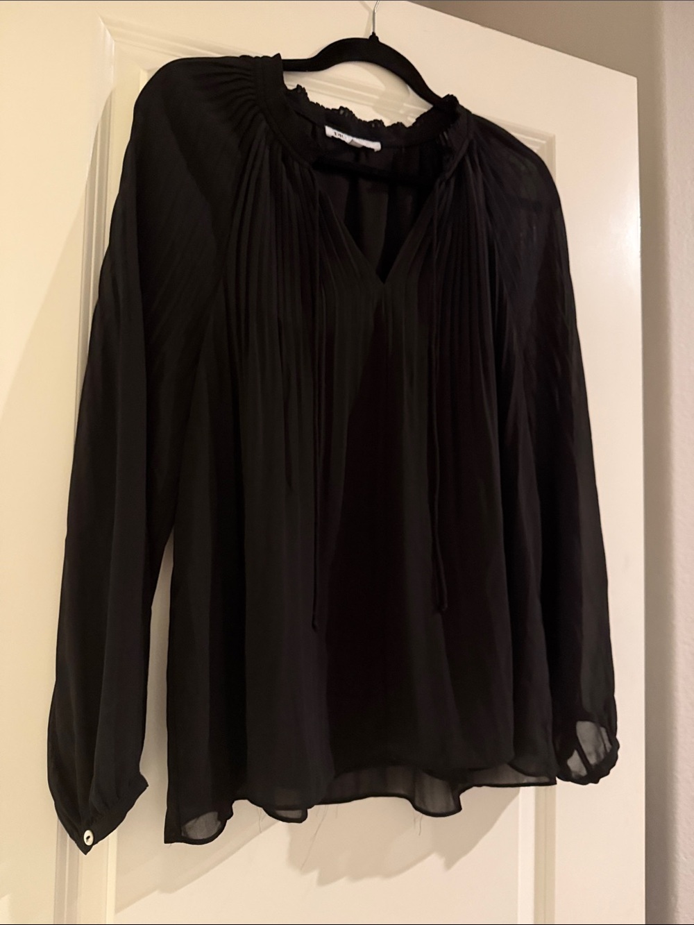 DR2 Black Long-Sleeve Pleated Peasant Top